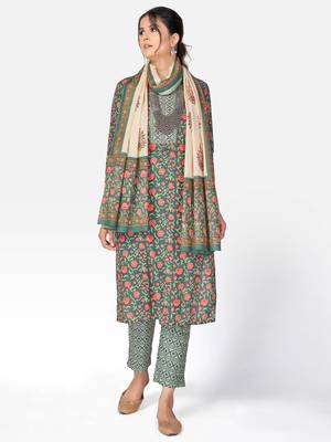 Women's Floral Print Straight Cotton Green Kurta With Pant & Dupatta 8