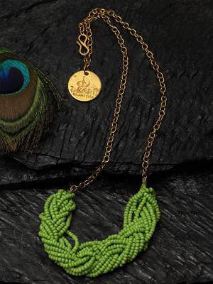 Green pearl necklaces 1