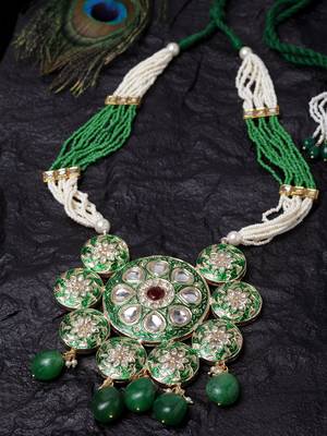Green pearl necklaces 1