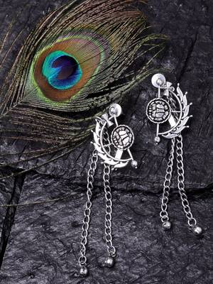 Silver pearl earrings 1