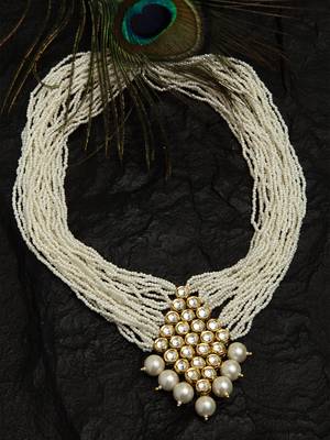 White pearl necklaces 1
