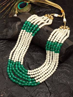 Green pearl necklaces 1