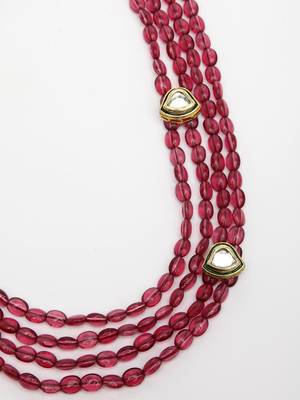 Red pearl necklaces 2
