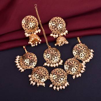 Steorra Jewels Round Golden Traditional Jewellery Choker Set with Earrings For Women 1