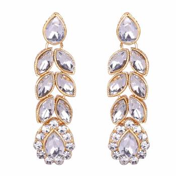 Steorra jewels Heavy Stone Studded Chokar Necklace Set with Earings and Maang Tikka 3
