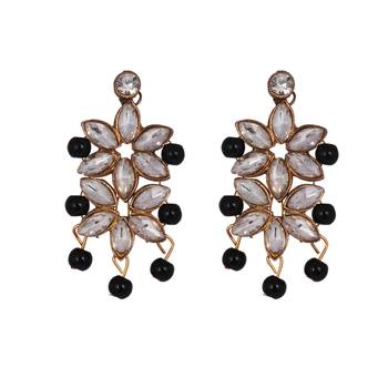 Steorra jewels Black Pearls String Side Kundan Floral Necklace Set for Women 5
