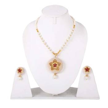 Steorra Jewels Pendant White Pearls Beads Set For Women 2