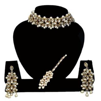 Steorra Jewels Floral Style transparent Gold Crystals Necklace Set with Maang Tikka Earrings for Women 1