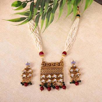 Steorra Jewels Long Kundan Set with White Beads 4
