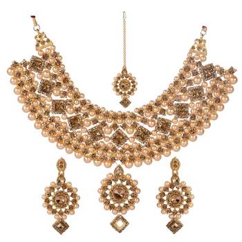 Steorra Jewels Crystals Pearls Necklace Set with Maangtikka  Earrings For Women 2