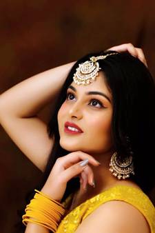 Designer Kundan Stone Bridal Dangler Pearl Stone Earrings Studs With Matching Maang Tikka