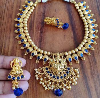 Blue agate necklaces 1