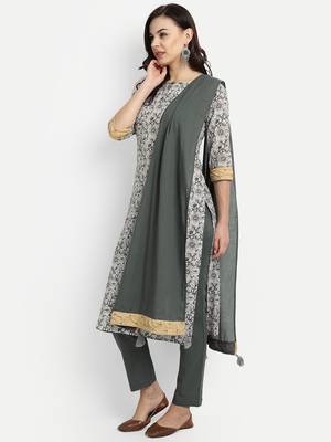 Light Grey Printed Kurta With Grey Solid Dupatta & Pants 4
