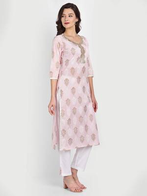 Casual Baby Pink Printed Kurta With Solid White Pants 3
