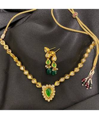 White kundan Yellow Gold  Necklace  Pair of Earrings 1