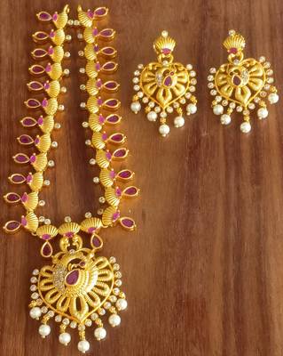 Red agate necklaces 1