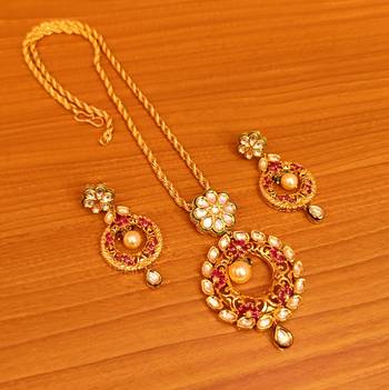 Red pendants 1