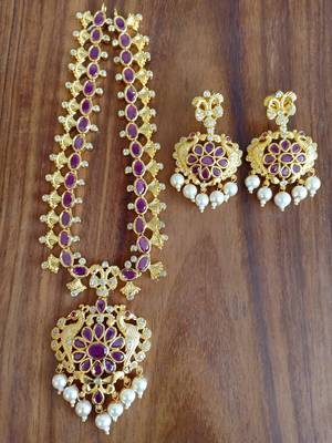 Red agate necklaces 1
