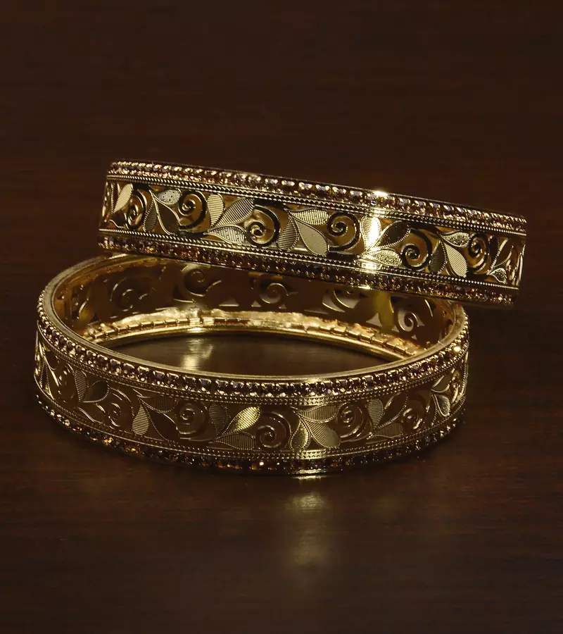 Gold Plated Intricate Self Worked Zircon Embellished Pair of Glossy Bangles BD508