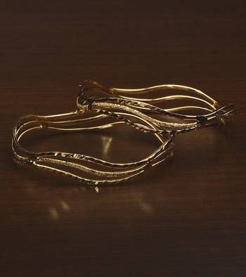 Gold Plated Zigzag Patterned Pair of Designer Bangles BD509 1