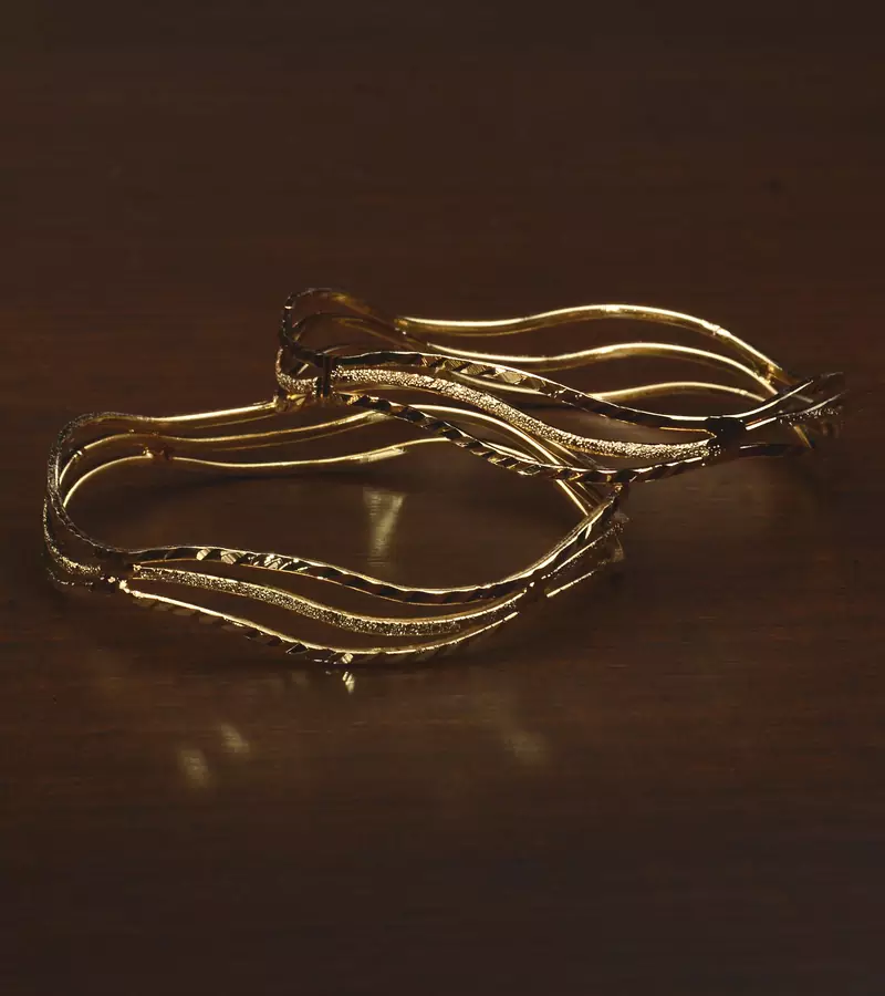 Gold Plated Zigzag Patterned Pair of Designer Bangles BD509