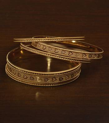 Matte and Gold Finished Heart Patterned Set of 6 Bangles BD511 1