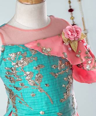 Peach/Sea Green - Sequined Flower Applique Sleeveless Choli with Assymetric Cut Lehenga & Net Dupatta 2