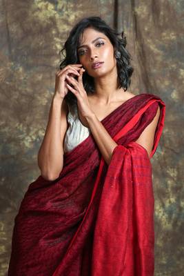 Dark red plain blended cotton saree with blouse 4