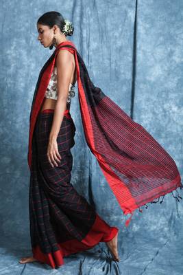 Black plain blended cotton saree with blouse 2