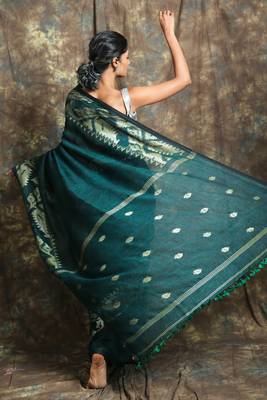 Green woven linen saree with blouse 3