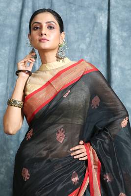 Black woven silk saree with blouse 4