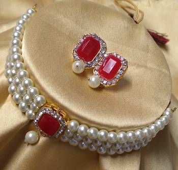 Red necklaces 1