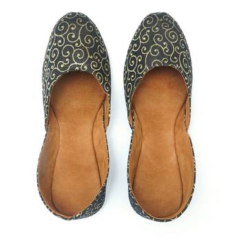 Purely Lush Black banarasi Jutti Mojari for women Punjabi Jutti Khussa Ladies Footwear 1