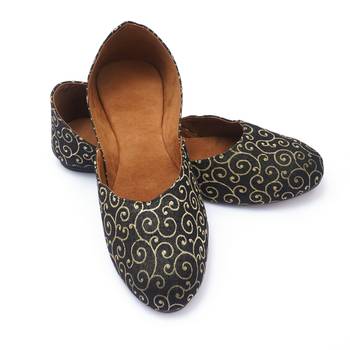 Purely Lush Black banarasi Jutti Mojari for women Punjabi Jutti Khussa Ladies Footwear 2