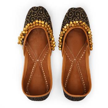 Purely Lush Black Banarasi Bridal Jutti for Women 1