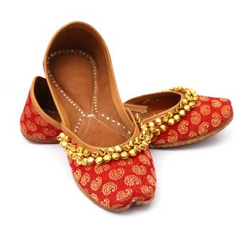 Purely Lush Red Banarasi Bridal Jutti for Women Mojari Khussa 3