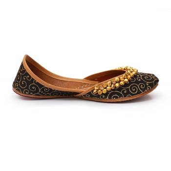 Purely Lush Black Banarasi Bridal Jutti for Women 2