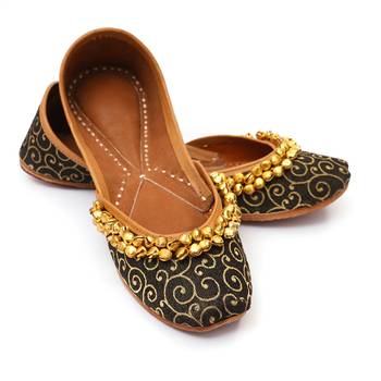 Purely Lush Black Banarasi Bridal Jutti for Women 3