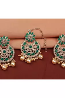 Green maang-tikka