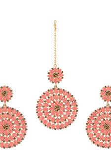 Pink maang-tikka