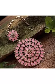 Pink maang-tikka