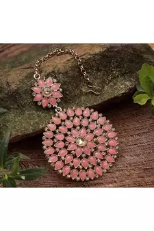 Pink maang-tikka