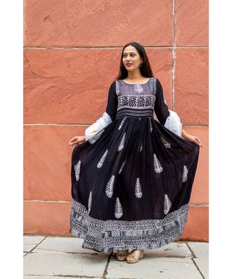 black pure hand block printed linen gown with kota doriya chunni 1