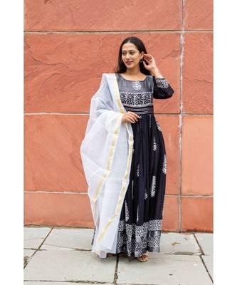 black pure hand block printed linen gown with kota doriya chunni 2