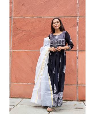 black pure hand block printed linen gown with kota doriya chunni 3