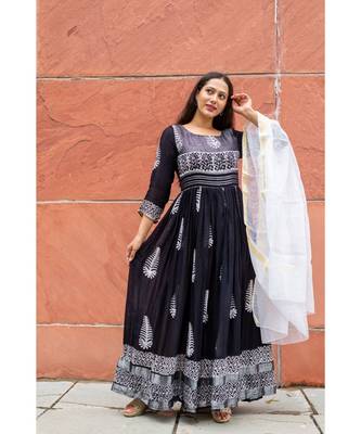 black pure hand block printed linen gown with kota doriya chunni 4