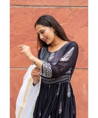 black pure hand block printed linen gown with kota doriya chunni 8