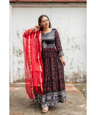 black pure hand block printed linen gown with kota doriya chunni 1