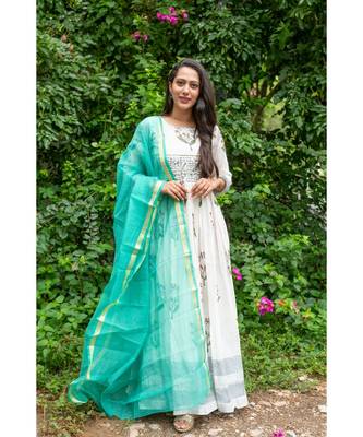 green pure hand block printed linen gown with kota doriya chunni 1