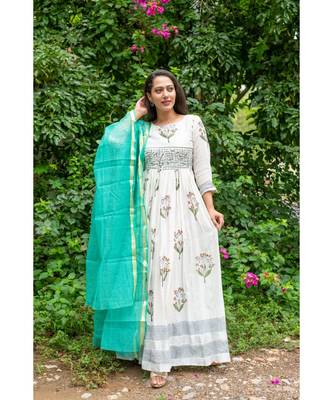 green pure hand block printed linen gown with kota doriya chunni 3